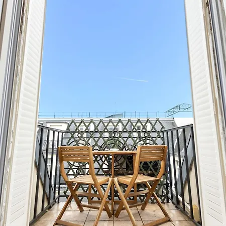 Apartment Lv2 Au Coeur De L'avenue Des Champs-elysees Arc De Triomphe Paris